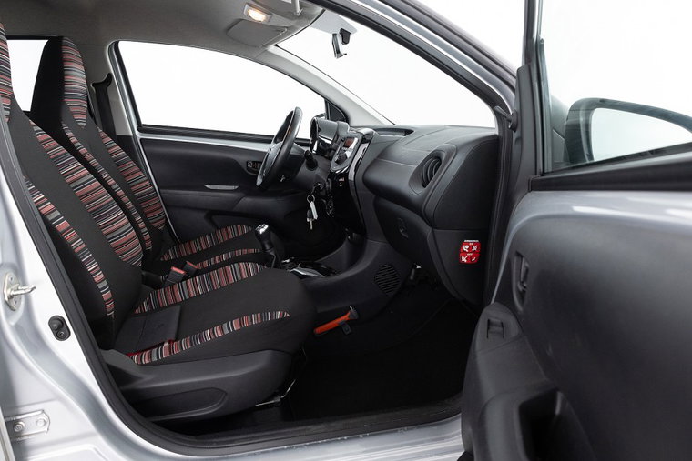 Vehicle Image 6