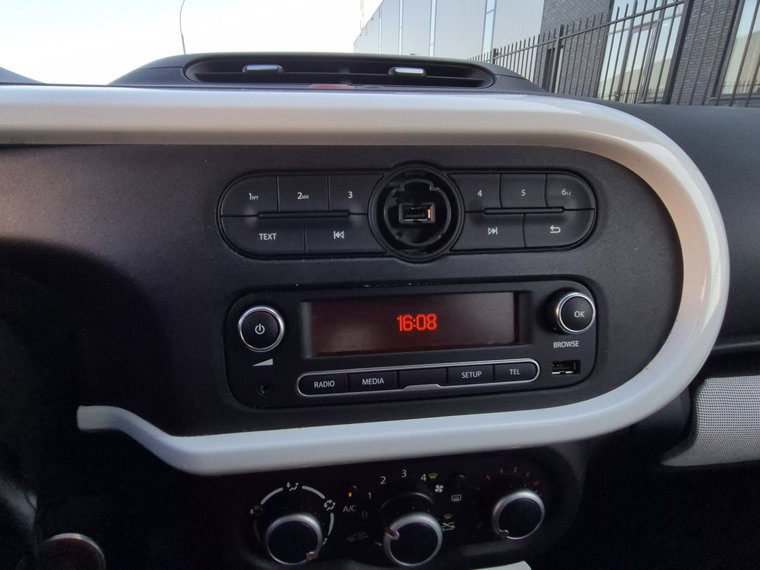 Vehicle Image 26