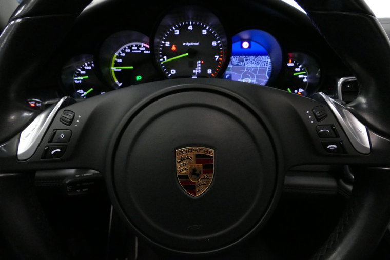 Vehicle Image 25