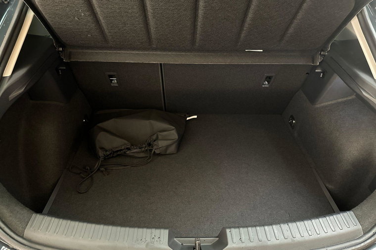 Vehicle Image 32
