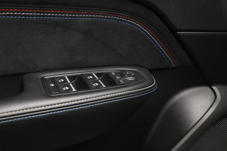 Vehicle Image 25