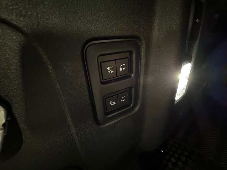 Vehicle Image 24