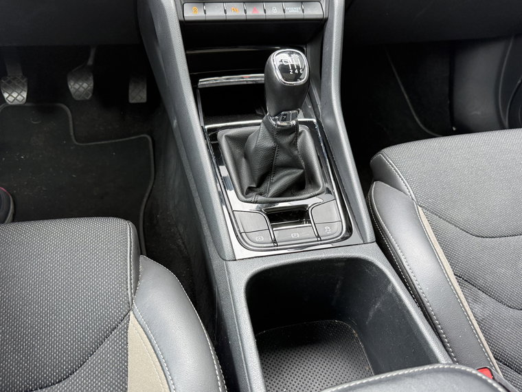 Vehicle Image 25