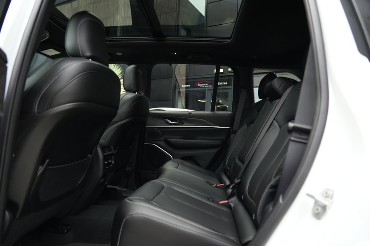 Vehicle Image 30
