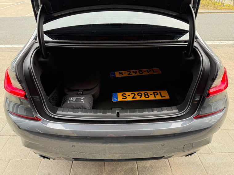 Vehicle Image 32
