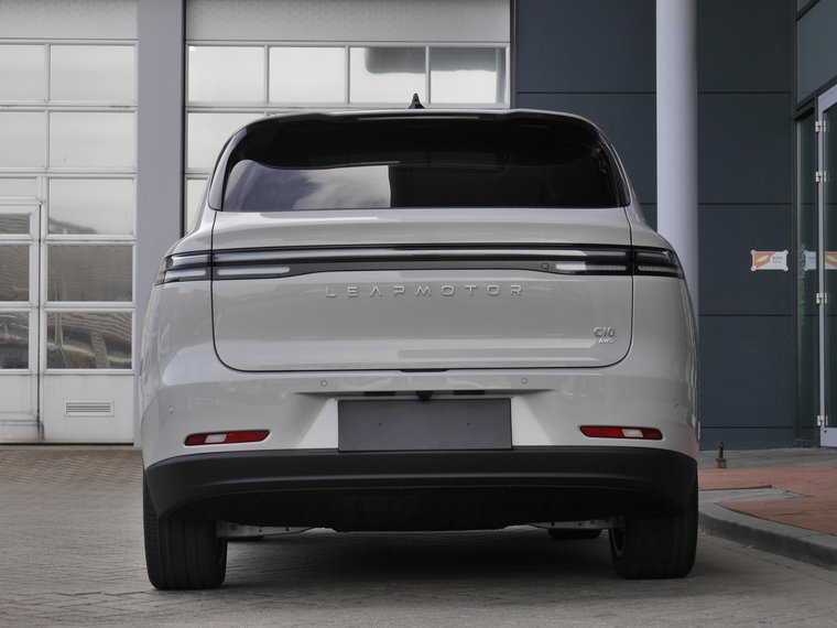 Vehicle Image 4