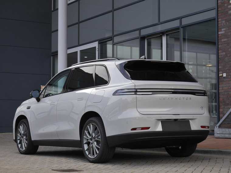 Vehicle Image 6