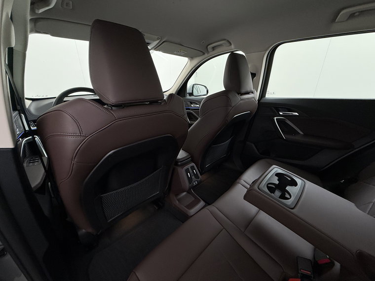 Vehicle Image 37