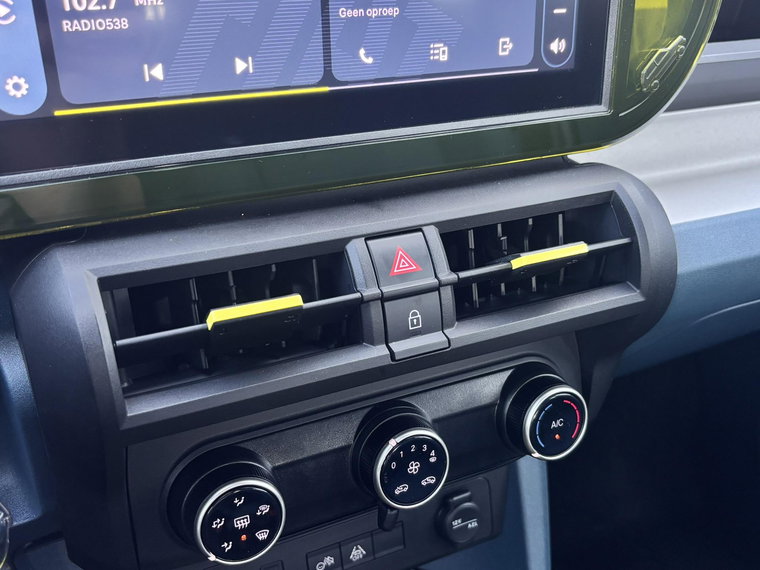 Vehicle Image 28