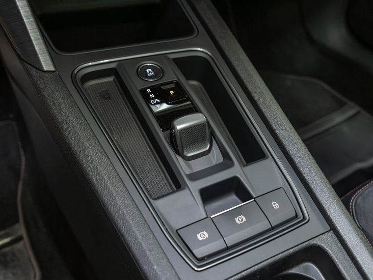 Vehicle Image 25