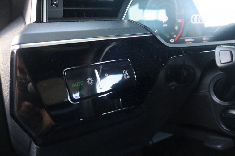 Vehicle Image 21
