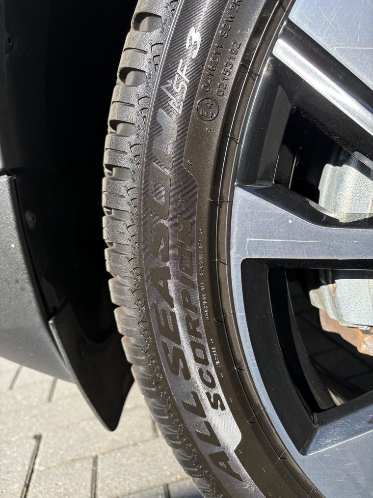 Vehicle Image 36