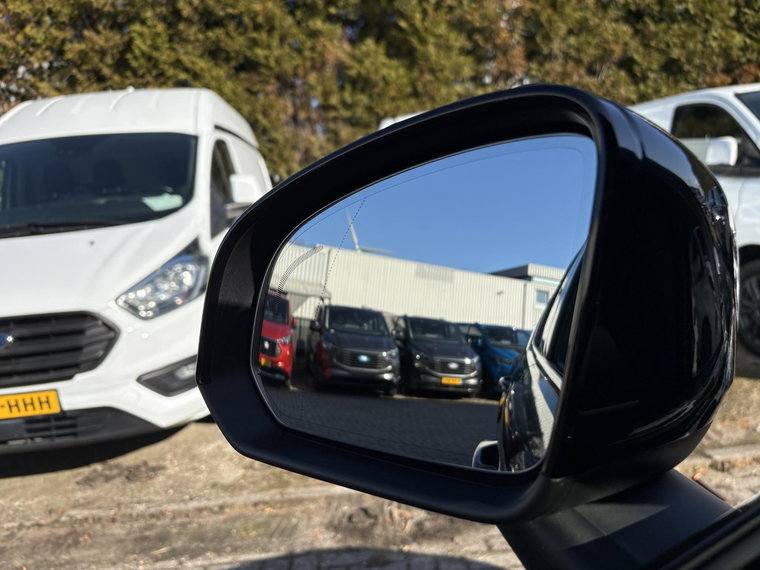 Vehicle Image 38