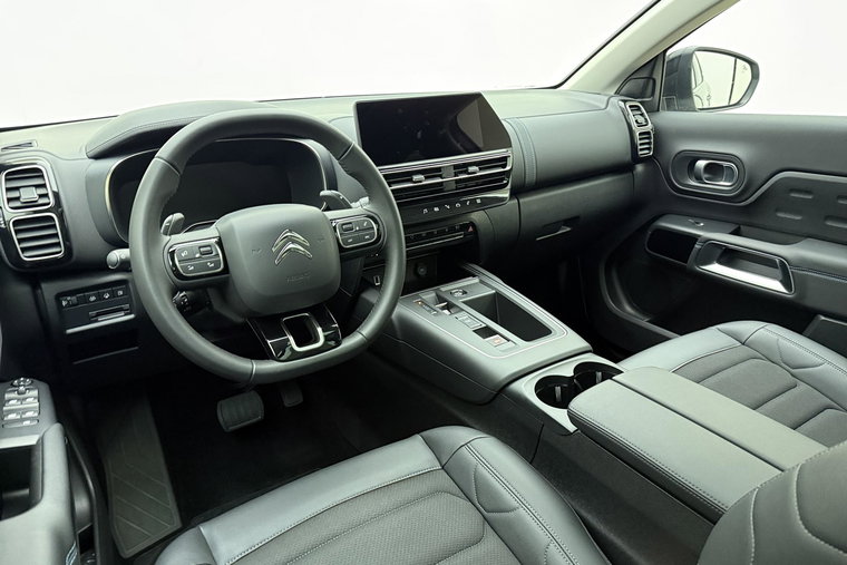 Vehicle Image 16