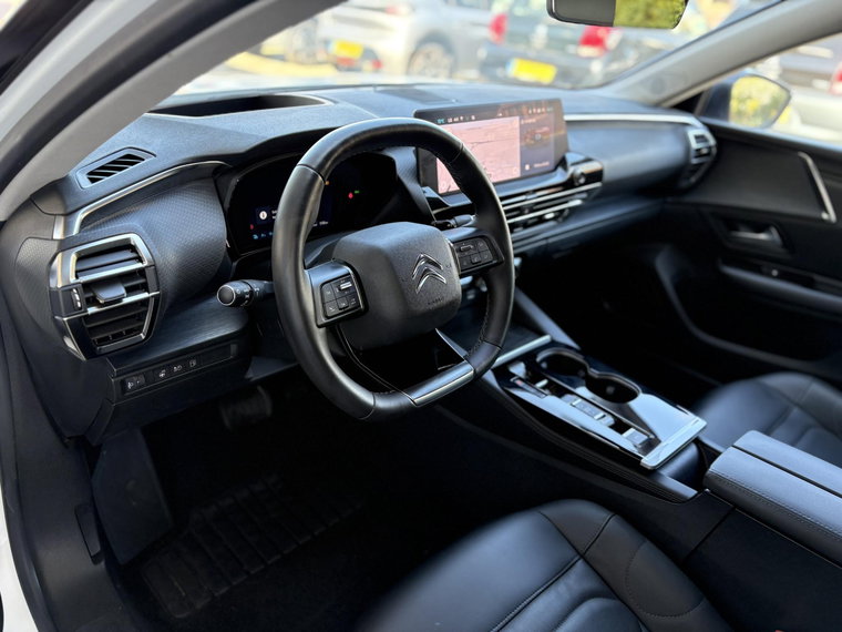 Vehicle Image 23