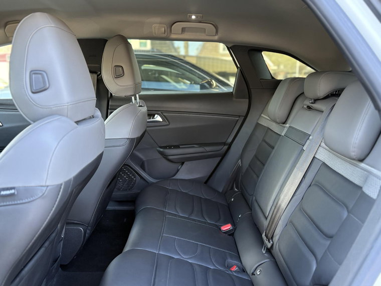 Vehicle Image 30