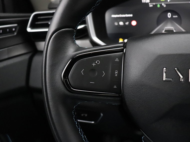 Vehicle Image 25