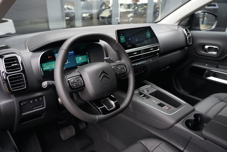Vehicle Image 11