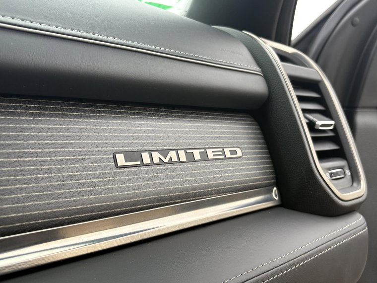 Vehicle Image 25