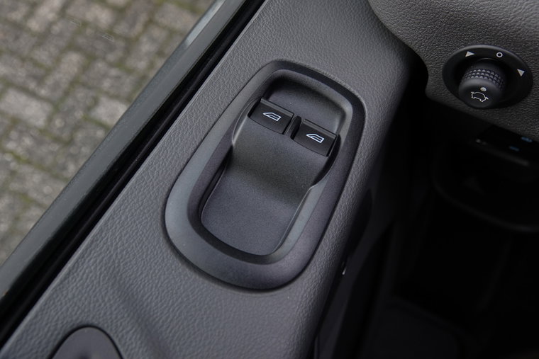 Vehicle Image 28