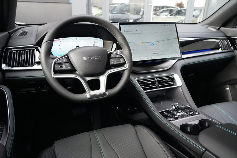 Vehicle Image 11