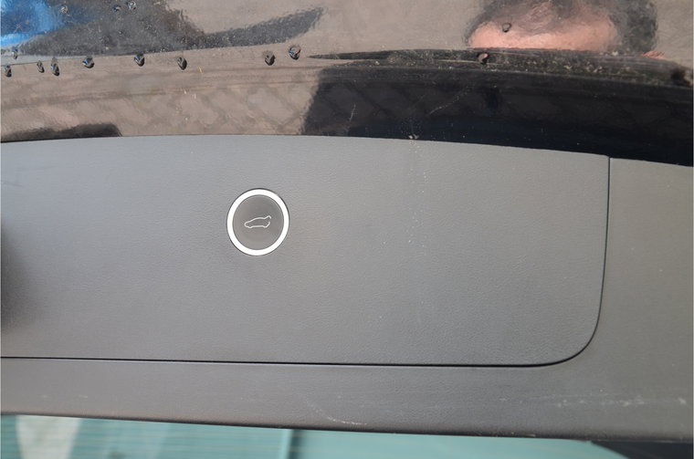 Vehicle Image 32