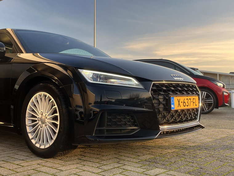 Vehicle Image 9