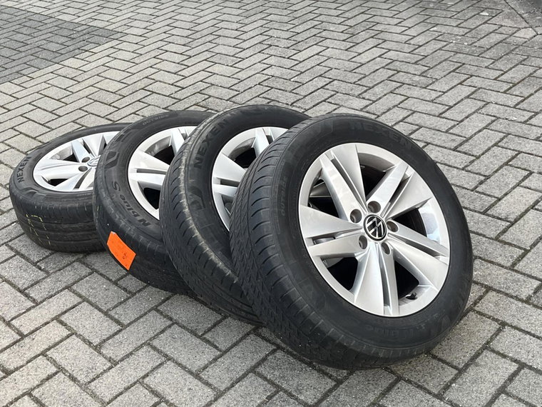 Vehicle Image 21