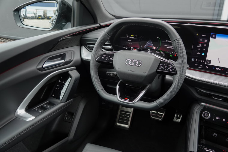 Vehicle Image 25