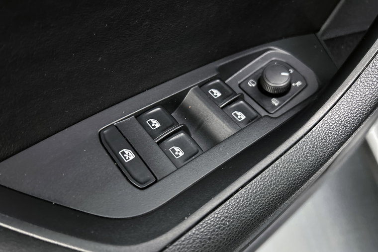 Vehicle Image 23