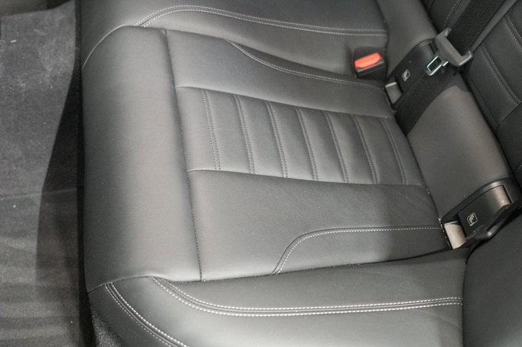 Vehicle Image 32