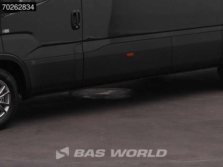 Vehicle Image 38