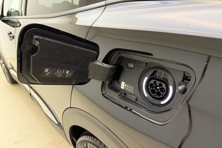 Vehicle Image 16