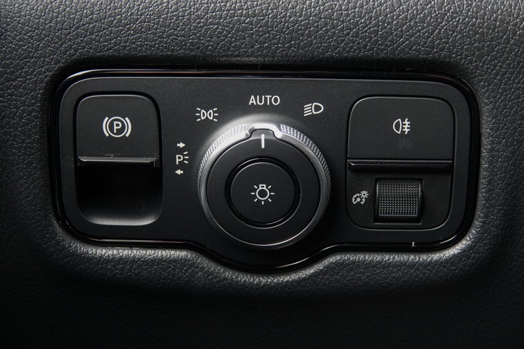 Vehicle Image 32