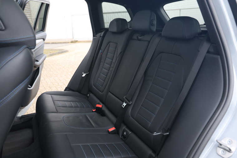 Vehicle Image 32