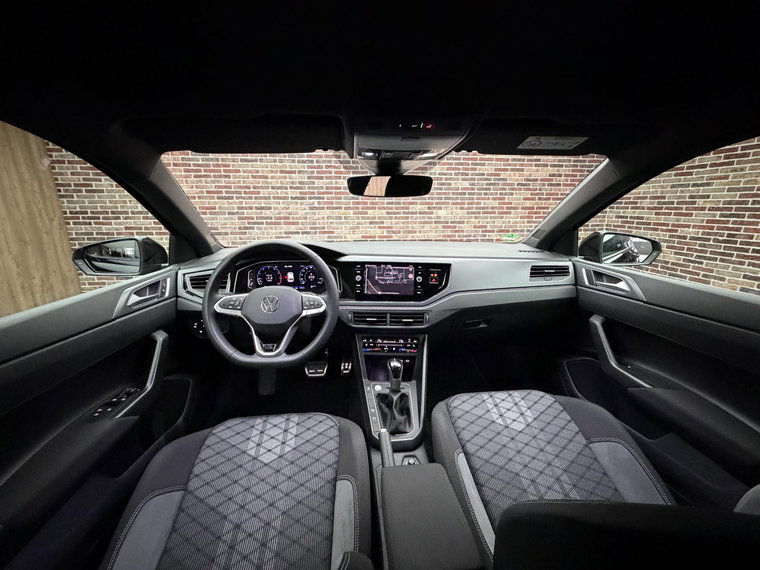 Vehicle Image 32