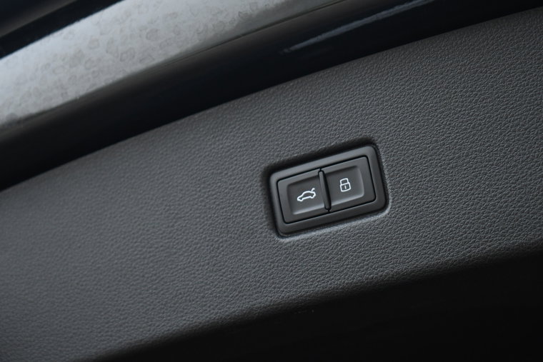 Vehicle Image 24
