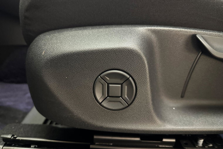 Vehicle Image 17