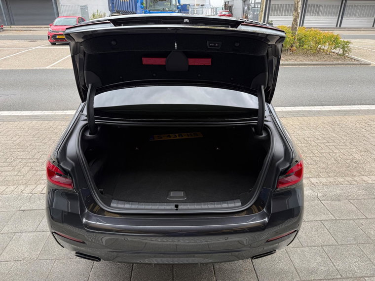 Vehicle Image 37