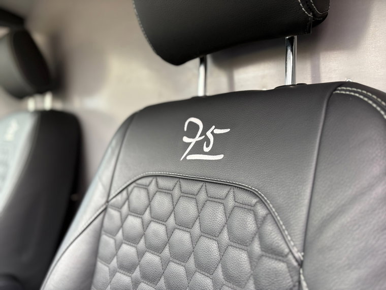 Vehicle Image 32
