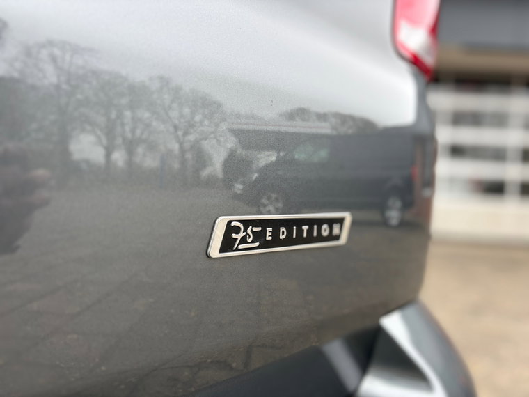 Vehicle Image 38