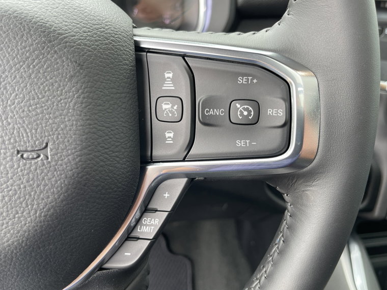 Vehicle Image 24