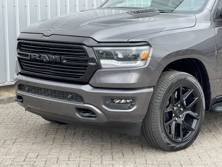 Vehicle Image 6