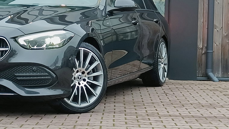 Vehicle Image 32