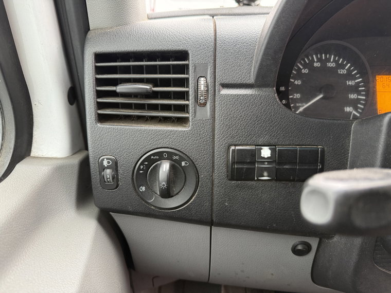 Vehicle Image 28