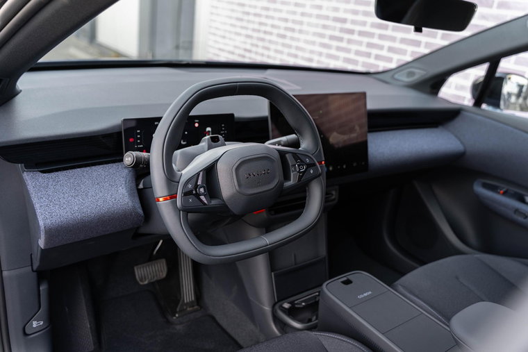 Vehicle Image 18