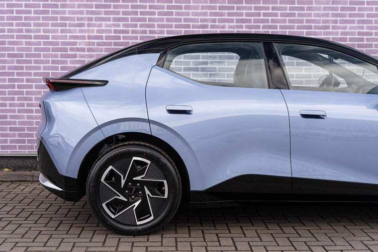 Vehicle Image 21