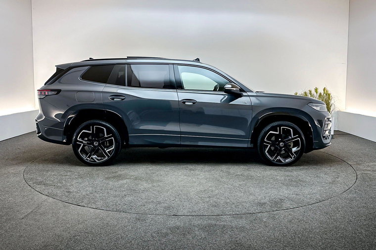 Vehicle Image 8