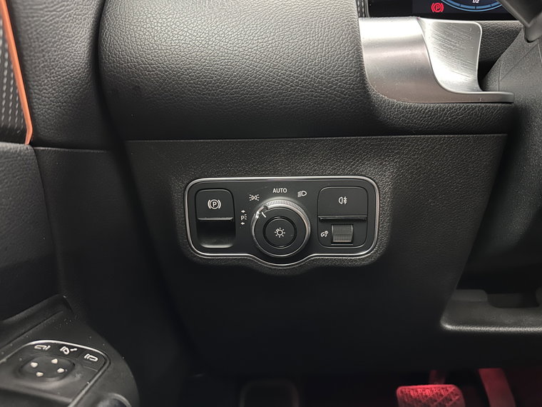 Vehicle Image 25