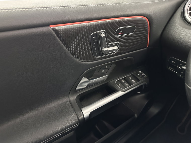 Vehicle Image 26